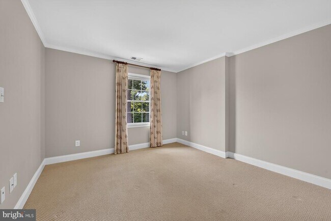 Building Photo - 1022 Delf Dr