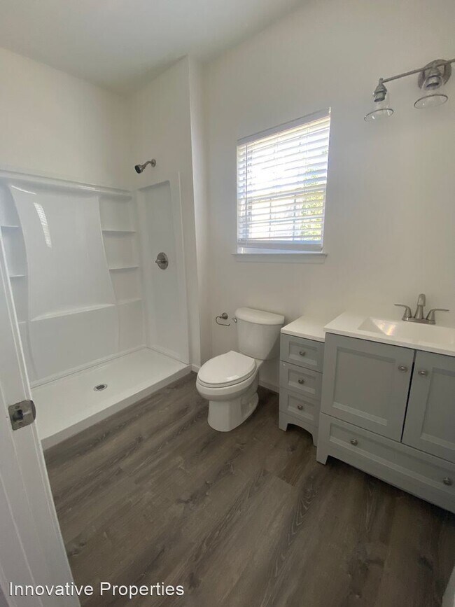 Building Photo - 2 br, 3 bath House - 805 Latchmere Court #101