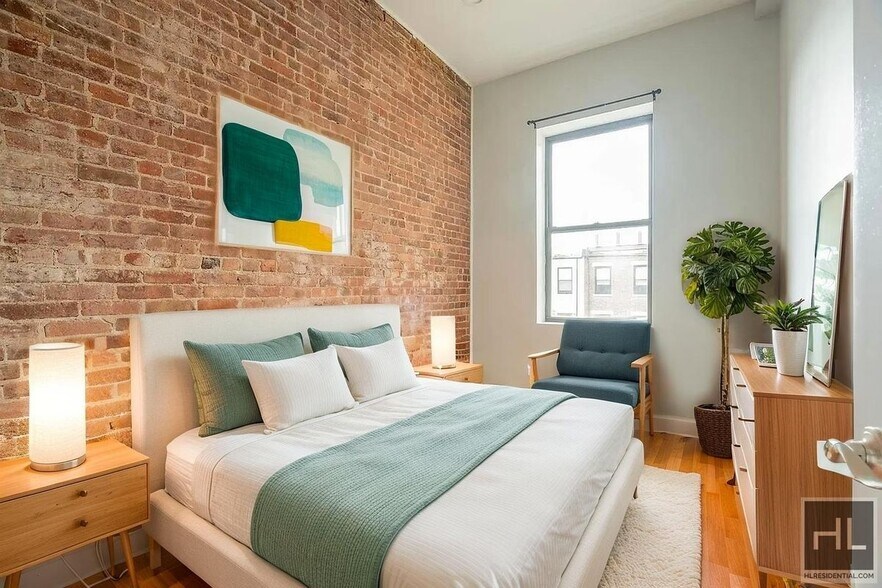 Building Photo - Gorgeous 1 Bedroom on Striver's Row!