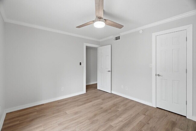 Building Photo - Condo For Rent in Largo with TONS OF UPGRADES!
