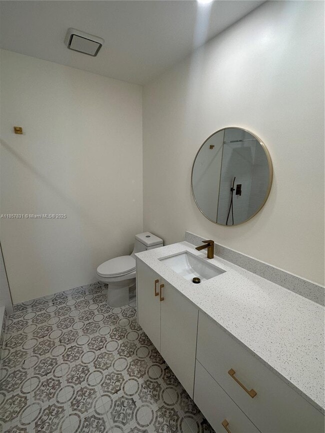 Building Photo - 458 Lakeview Dr