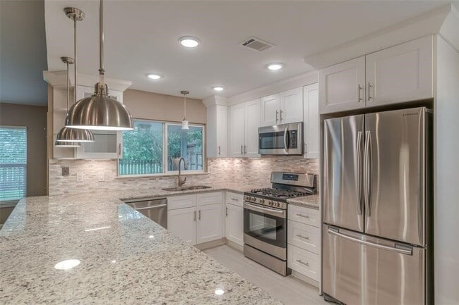 Building Photo - 144 S Deerfoot Cir