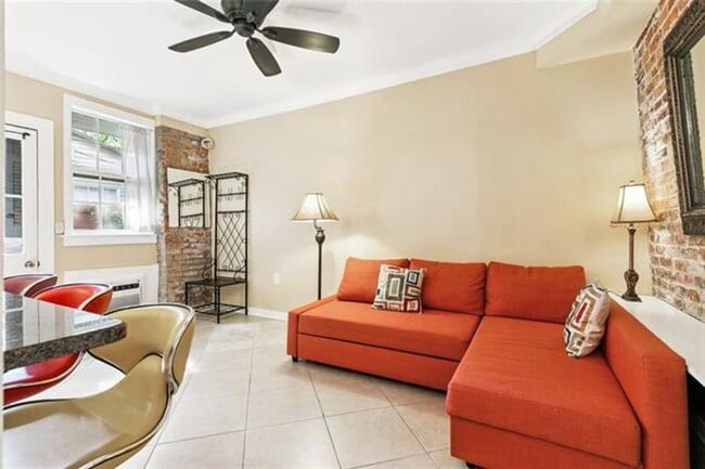 Building Photo - 931 Royal St