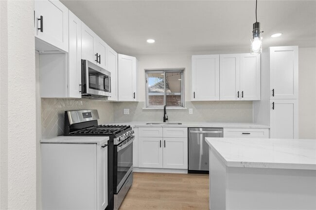 Building Photo - 1107 Progreso Dr