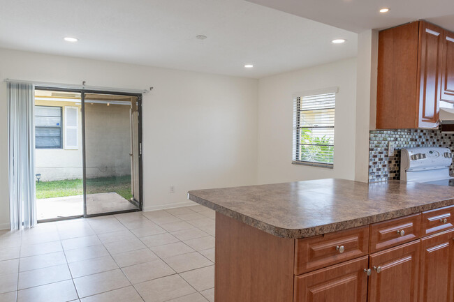 Building Photo - 1253 White Pine Dr