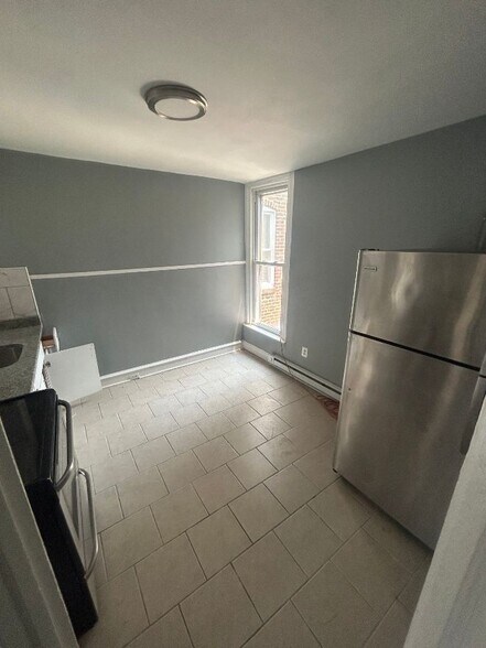 Building Photo - 4749 Bingham St