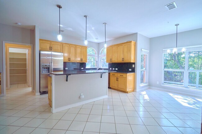 Building Photo - Mission Ridge beauty-4 bedroom 3 1/2 bath-...