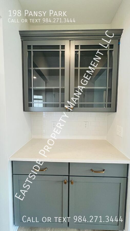 Building Photo - 198 Pansy Pk