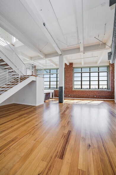 Building Photo - 1850 E Industrial St