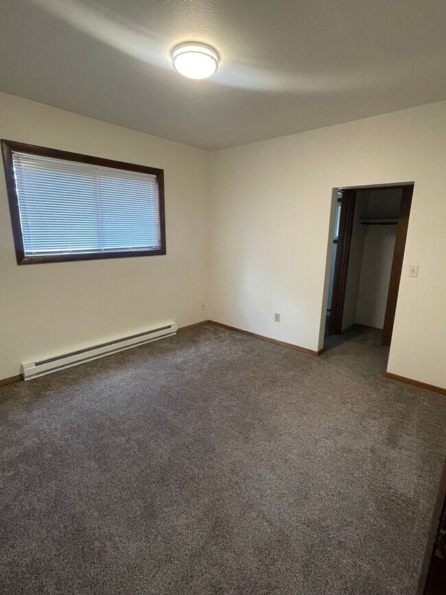 Building Photo - 2 Bedroom Home Near Old Mill