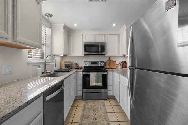 Building Photo - 11710 Southlake Dr