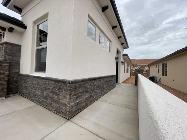 Building Photo - 182 Camino Borde