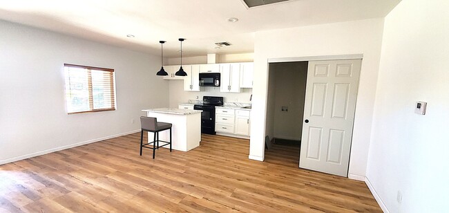 Building Photo - Beautifully 3-bedroom, 1-bathroom apartment