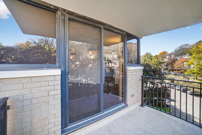 Building Photo - 25 Rockledge Ave