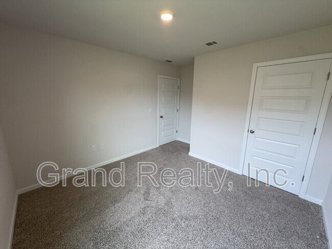 Building Photo - 9330 Tara Cir