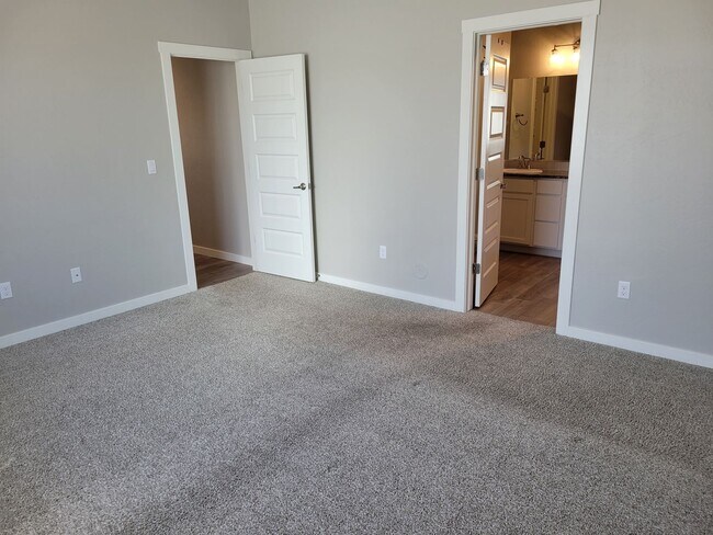 Building Photo - Beautiful 3 bedroom/2 Bath Home!