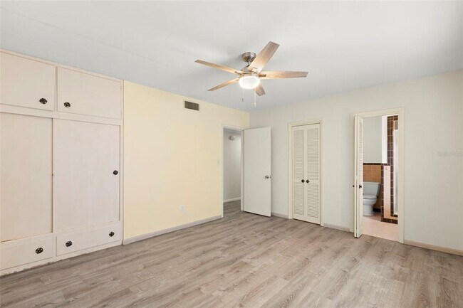 Building Photo - 809 S Duncan Ave