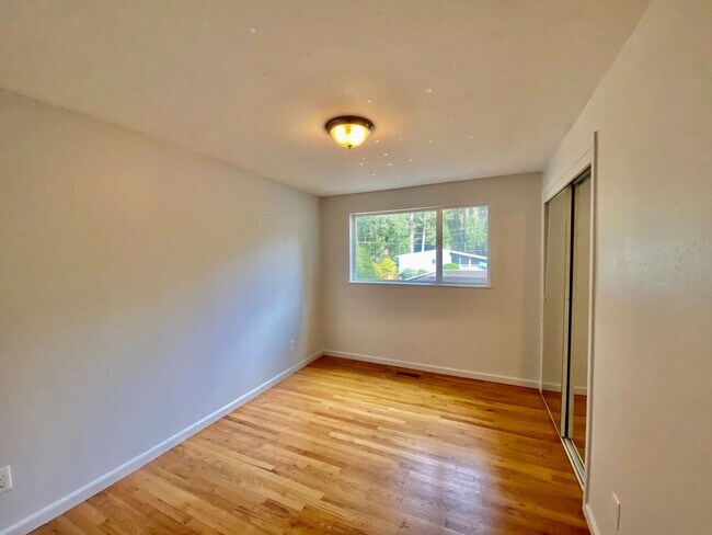 Building Photo - 1815 152nd Ave SE