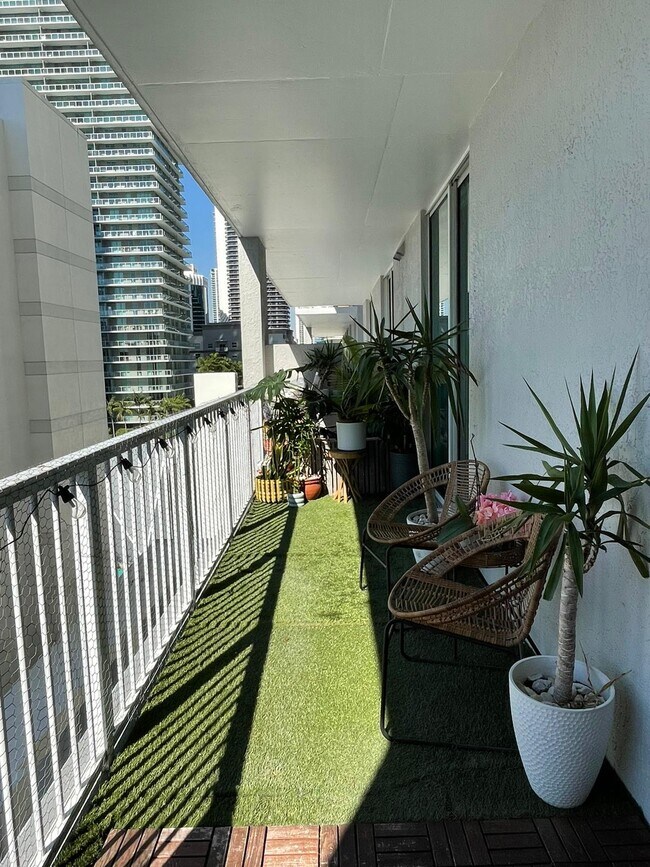 Building Photo - 1250 S Miami Ave