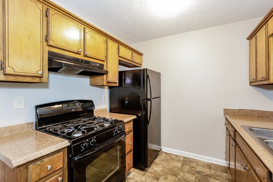 Building Photo - 225 River Birch Dr