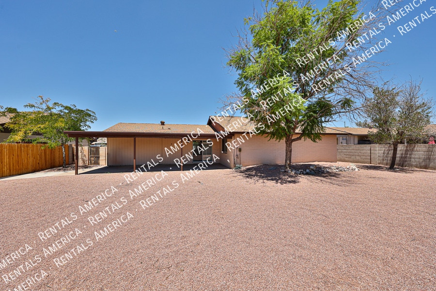 Building Photo - 1425 W Sequoia Dr