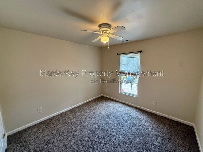 Building Photo - 414 Walnut Woods Dr