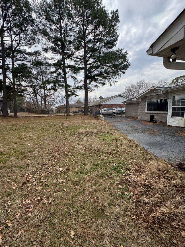 Building Photo - Incredible 4 Bed / 2 Bath updated Home, Available Now!