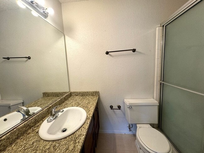 Building Photo - Coming SOON: Cute 3 bedroom 2 bathroom Duplex In Broken Arrow!