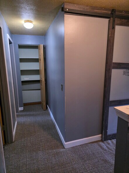 Building Photo - 2842 Lake Forest Dr