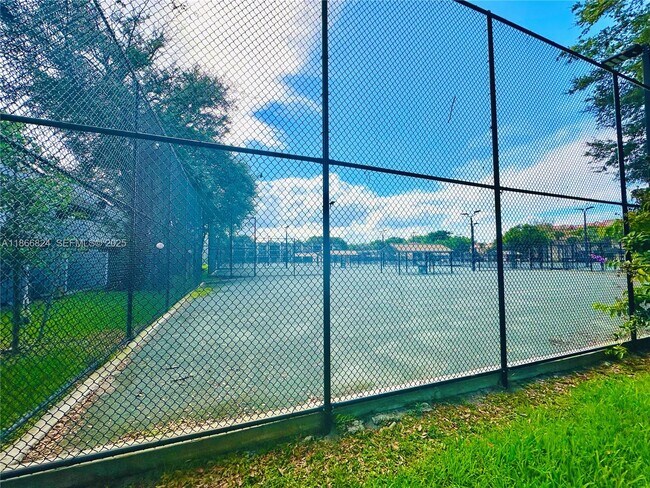 Building Photo - 33 Deer Creek Rd