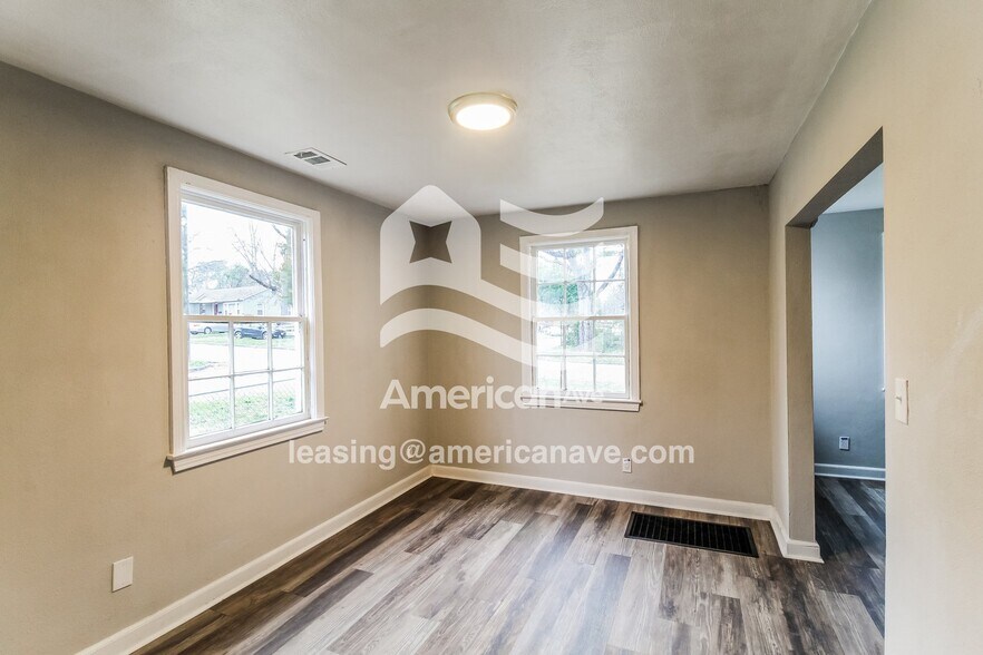 Building Photo - 2902 Pecan St