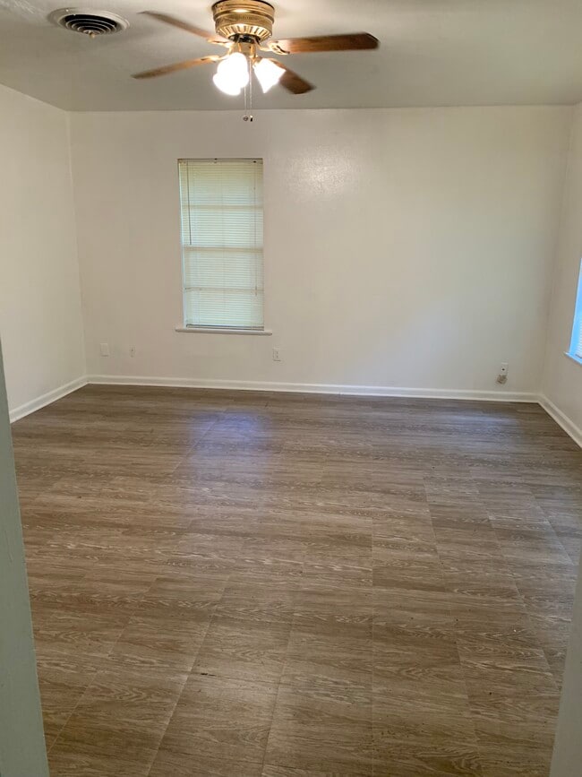 Living Room Photo 2 - 332 W 77th St