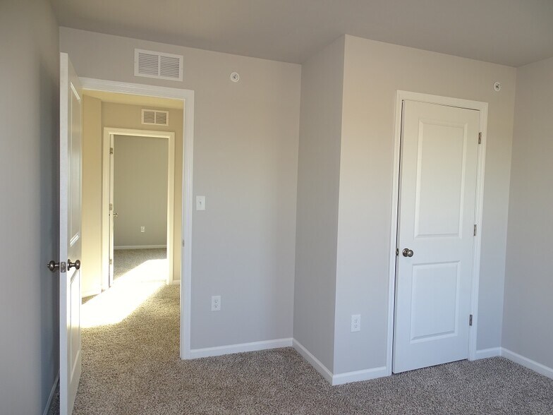 Building Photo - 21 Cobblestone Ct