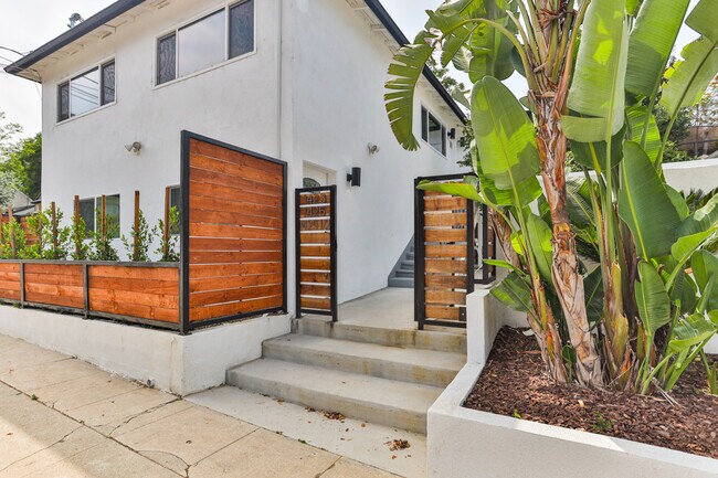 Building Photo - 1425 El Paso Dr