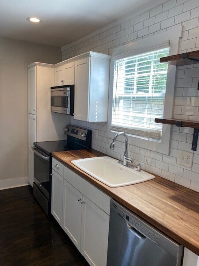Building Photo - Cargo District home located within walking distance of Downtown Wilmington