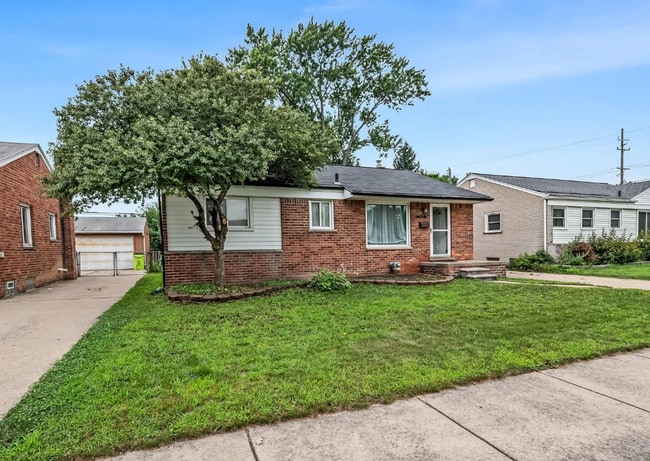 Building Photo - Updated Ranch with Bonus Space & Prime Loc...