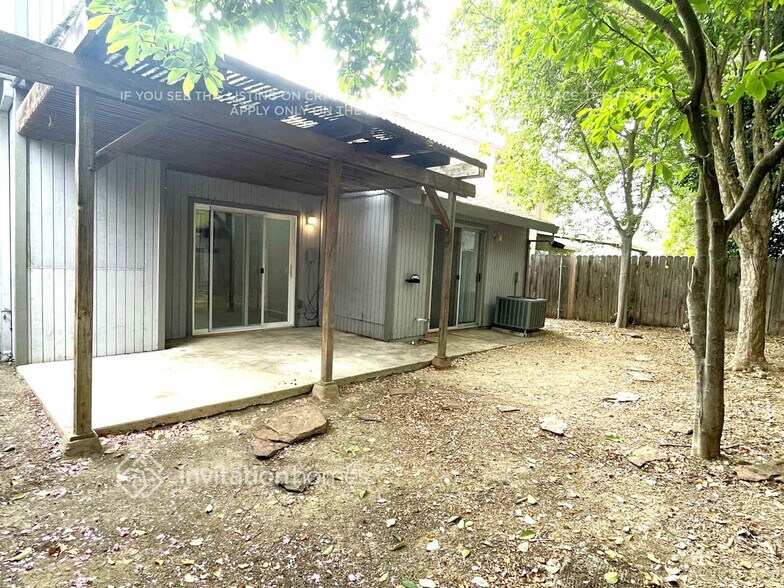 Building Photo - 135 Saginaw Cir