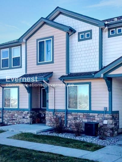 Building Photo - 3 Bed/2 Bath Townhome with Garage / Availa...