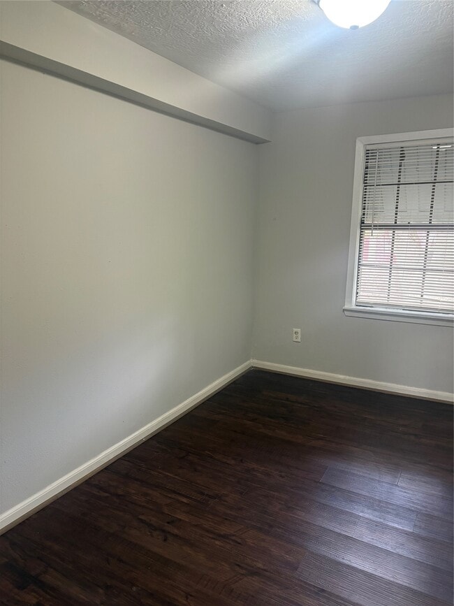 Building Photo - 3002 Carter St