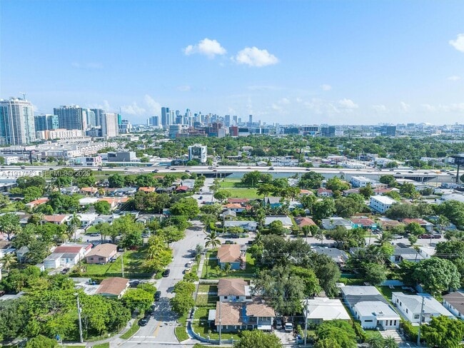 Building Photo - 4020 NW 1st Ave