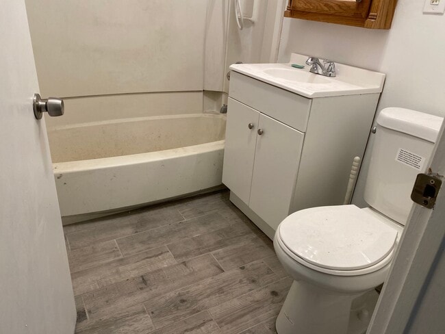 Building Photo - 3 Bedroom 2 Bath Home In Roseville