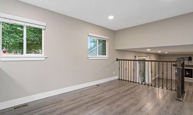 Building Photo - Modern 5 bed, 3.5 bath home in Lakewood!