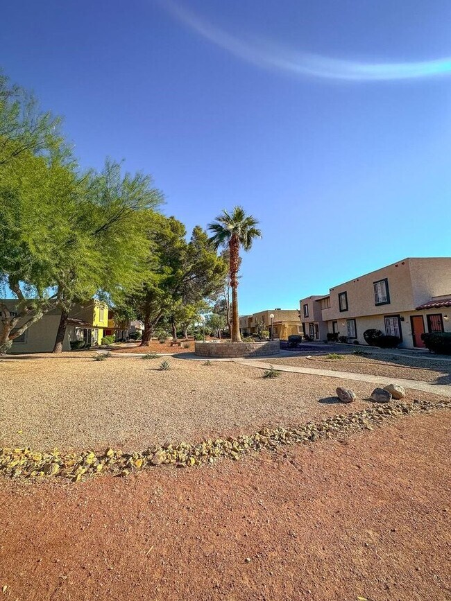 Building Photo - 423 Las Casitas Way
