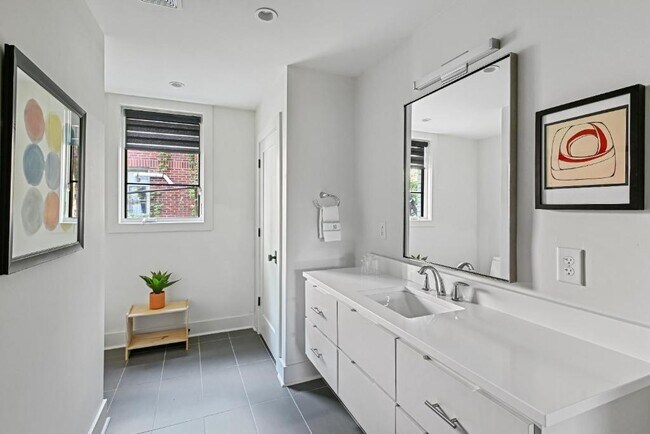 Building Photo - 634 Bonaventure Ave NE