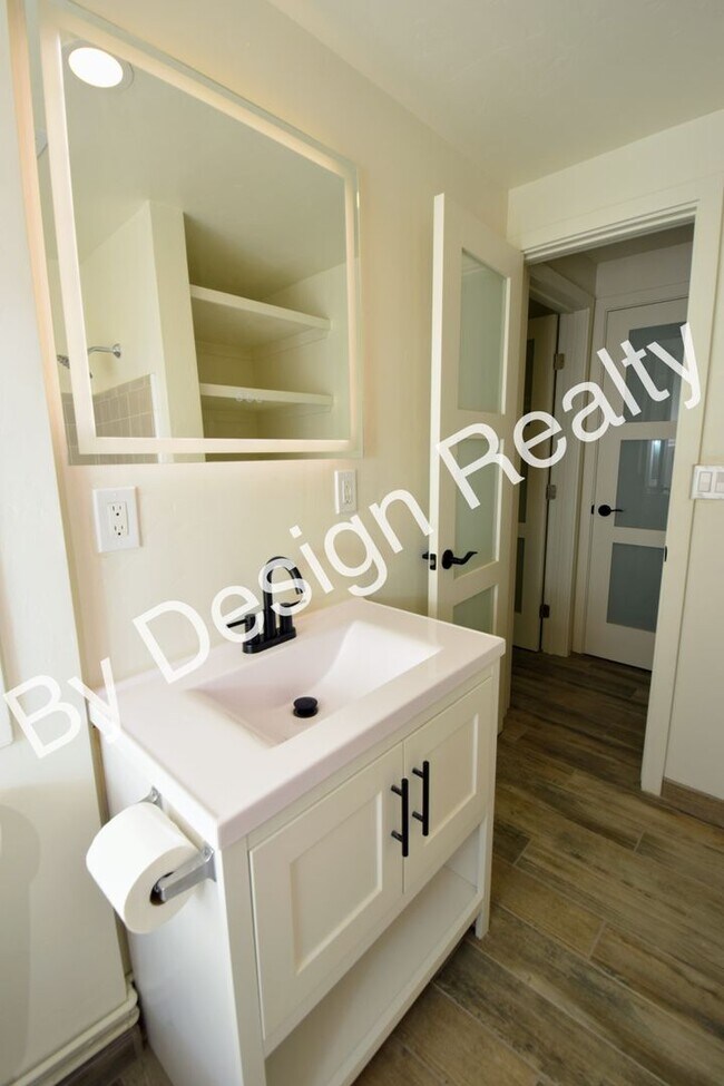 Building Photo - Hedrick Acreage 2 Bed 1 Bath Mid Century Bungalow with Modern Remodel