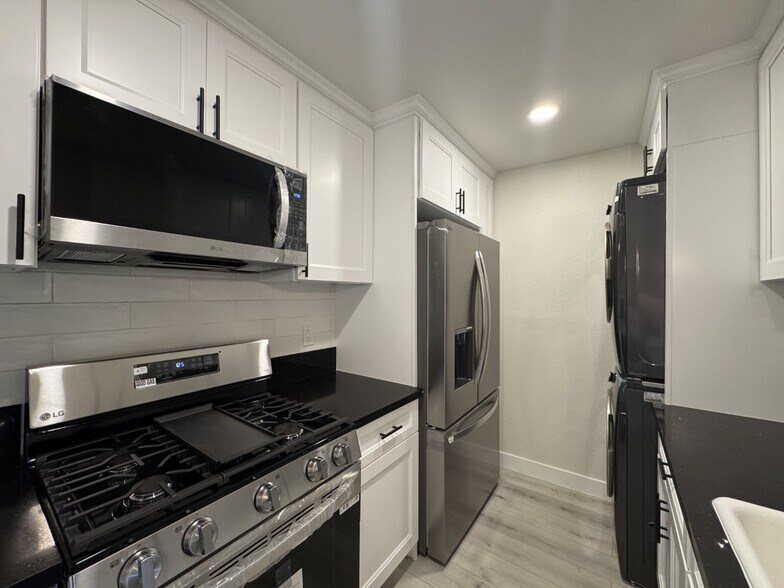 Building Photo - 3219 Colorado Ave