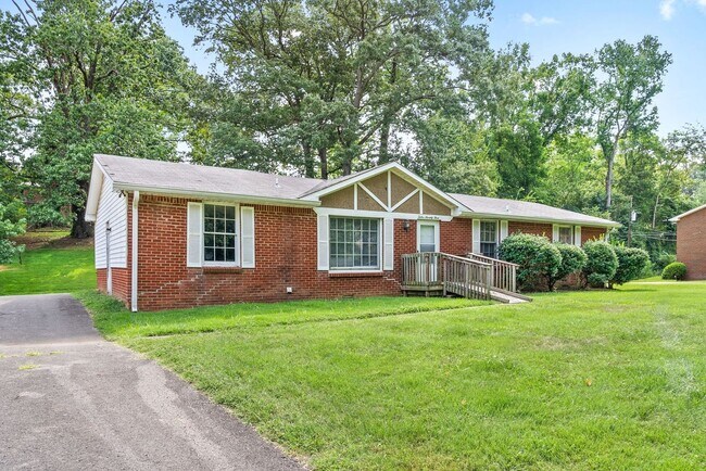 Building Photo - 3 Bedroom Home For Rent Near Downtown Clar...