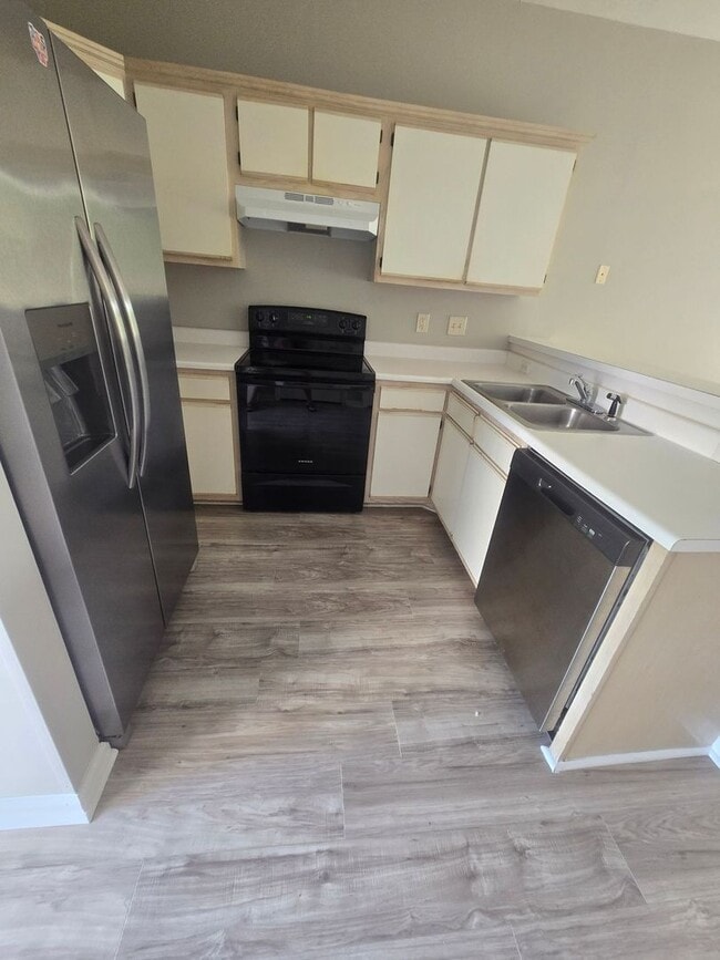 Building Photo - 504 River Oaks Dr