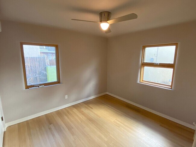 Building Photo - Beautiful Nob Hill Home with gourmet kitch...