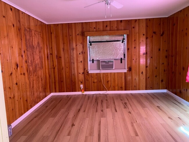 Building Photo - Spacious 3 bedroom house in Needles